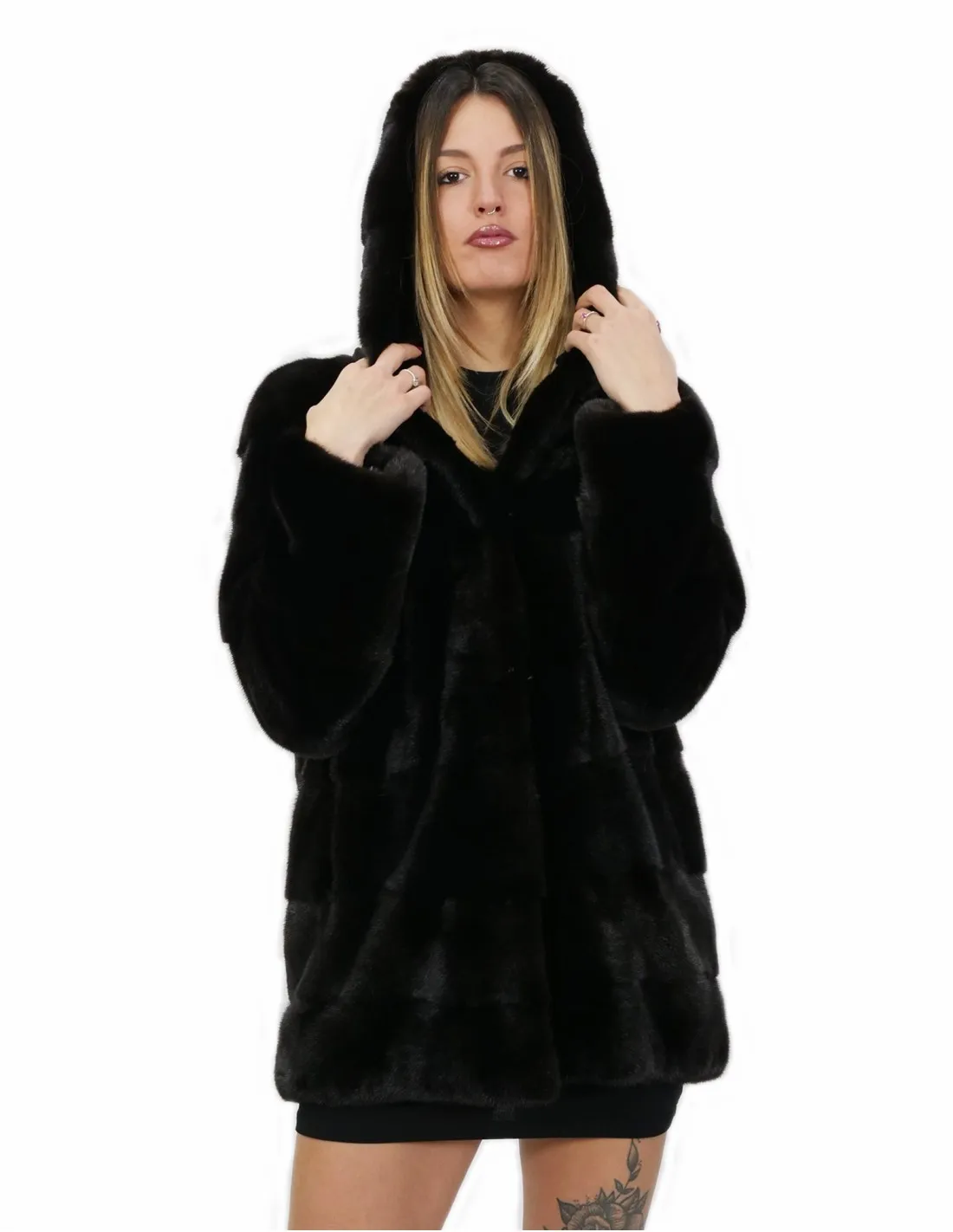 Cappottino nero in visone orizzontale con cappuccio 48 lungo 72 centimetri con tasche esterne 