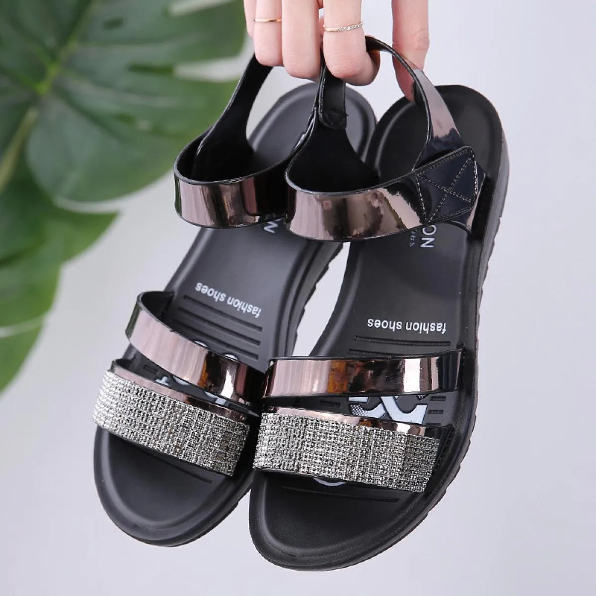 Sandali estivi nuovi alla moda Sandali da donna Scarpe con fondo in pelle Sandali con strass moda Comodi sandali casual Roma